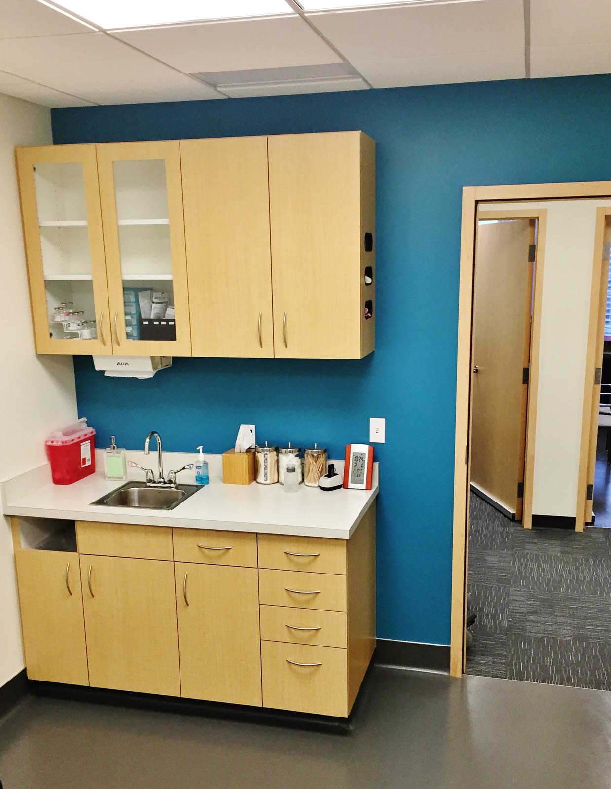 Daniel Frank MD sink and exam room