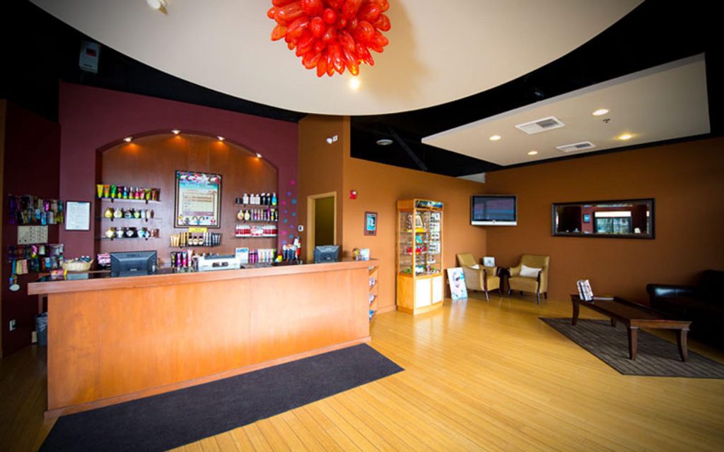 Seattle SunTan Redmond desk and seating area