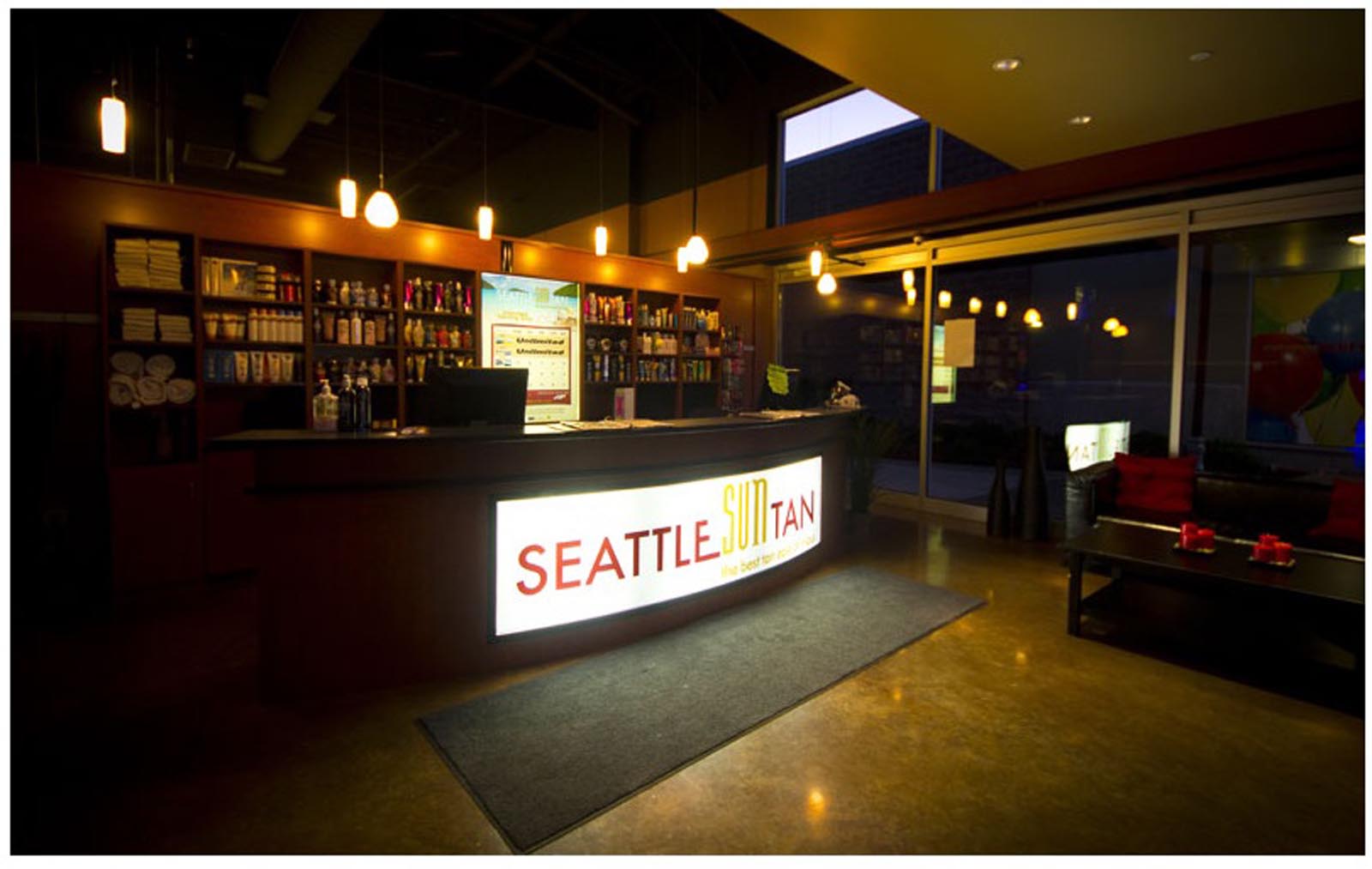 Seattle SunTan Renton front desk and waiting area